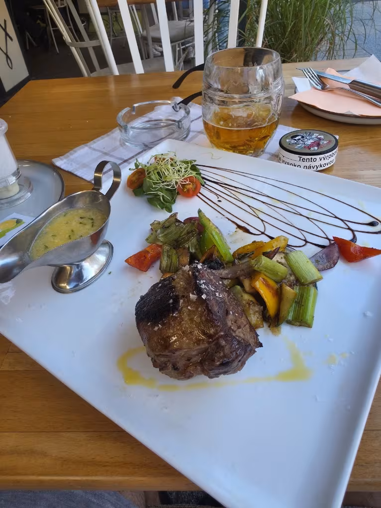Le Griffon Caffe & Restaurant — photo 3